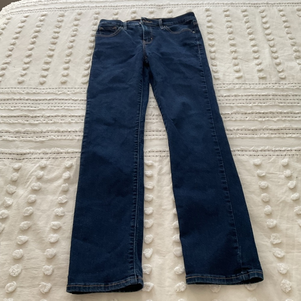 Women Levi’s Straight jeans waist 26. Stretch jeans